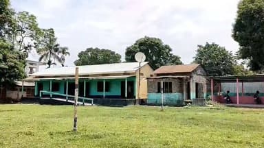 লাহৰীঘাটৰ টেঙাগুৰি মজলীয়া বিদ্যালয়ত নিশা চুৰি কাণ্ড ।চোৰে এটা বিদ্যুৎ চালিত মটৰ আৰু চিলিং ফেন দুটা চুৰি কৰি লৈ যায়। বিদ্যালয়খনৰ ষ্টোৰ ৰুমৰ টিনপাত উঠাই ভিতৰত সোমাই বিদ্যুৎ চালিত এটা মটৰ চুৰি কৰি লৈ যায়। ইয়াৰ উপৰি দুটা চিলিং ফেন চুৰি কৰি লৈ যায়। লাহৰীঘাটৰ বিভিন্ন অঞ্চলত ড্ৰাগছৰ প্ৰচলন বৃদ্ধি পোৱাত সঘনাই চুৰি কাৰ্য সংঘটিত হৈ আহিছে বুলি স্হানীয় ৰাইজে অভিযোগ উত্থাপন কৰিছে ।