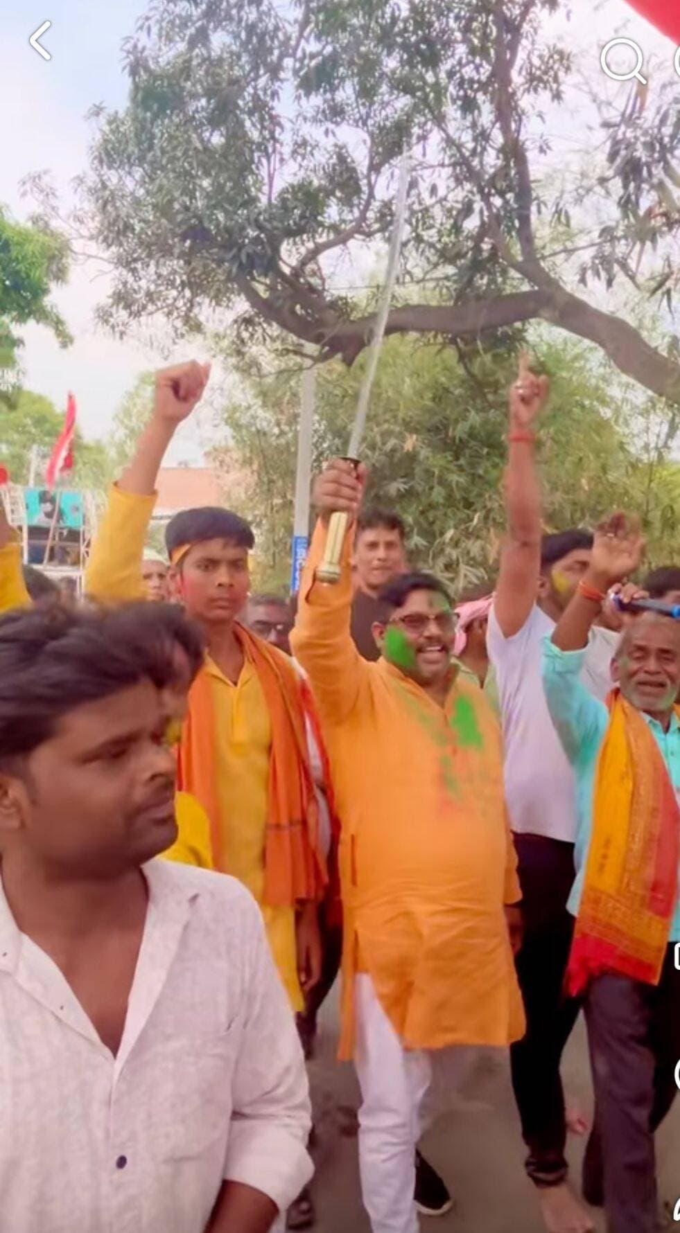 भाजपा नेता मुनेश्वर गुप्ता तलवार लहराते हुए..😱🤔
क्या इनके खिलाफ कोई कार्रवाई होनी चाहिए..😂😂 <nis:link nis:type=tag nis:id=newsbharat nis:value=newsbharat nis:enabled=true nis:link/> <nis:link nis:type=tag nis:id=bhadohi nis:value=bhadohi nis:enabled=true nis:link/> <nis:link nis:type=tag nis:id=bhadohinews nis:value=bhadohinews nis:enabled=true nis:link/> <nis:link nis:type=tag nis:id=suriyawan nis:value=suriyawan nis:enabled=true nis:link/> <nis:link nis:type=tag nis:id=breakingnews nis:value=breakingnews nis:enabled=true nis:link/> <nis:link nis:type=tag nis:id=uttarpradesh nis:value=UttarPradesh nis:enabled=true nis:link/> <nis:link nis:type=tag nis:id=reelsviral nis:value=reelsviral nis:enabled=true nis:link/> <nis:link nis:type=tag nis:id=viralfoto nis:value=viralfoto nis:enabled=true nis:link/> <nis:link nis:type=tag nis:id=highlights nis:value=highlights nis:enabled=true nis:link/> <nis:link nis:type=tag nis:id=fotochallenge nis:value=fotochallenge nis:enabled=true nis:link/> <nis:link nis:type=tag nis:id=muneshvargupta nis:value=muneshvargupta nis:enabled=true nis:link/>