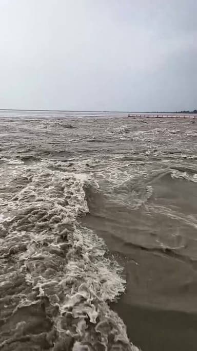 BREAKING : कोसी नदी के जलस्तर में फिर बढ़ोतरी, डिस्चार्ज - 1,75,375, बराज के 20 फाटक खोले गए, बराहक्षेत्र के जलस्तर में अब हो रही है कमी, विभाग अलर्ट
#viralreels #fbreels #foryouシ #flood #reels #Supaul #river #birpur #BreakingNews #trending