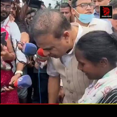 ''মই যিকোনো প্ৰকাৰে বানাক্ৰান্ত ৰাইজৰ সমস্যা সমাধান কৰিমেই ।''
বানে বিধস্ত কৰা নেপালীখুঁটিত উপস্থিত হৈ মুখ্যমন্ত্ৰী হিমন্ত বিশ্ব শৰ্মাৰ এই মন্তব্য।