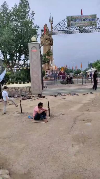 #bissau 132 फीट ऊंची नीलकंठ महादेव प्रतिमा के दर्शन #live
#tharkiawaazajay #sawansomwar #mahadev