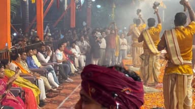 राजेंद्र सरोवर में आयोजित भव्य महाशिव आरती में शामिल हुए धनबाद महापौर संजीव सिंह।