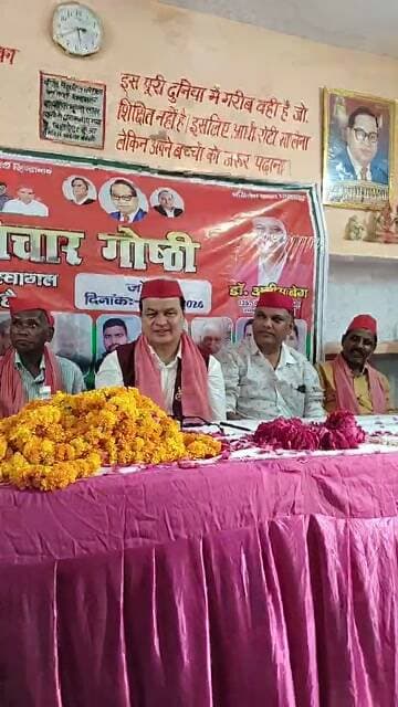 कैंट विधानसभा क्षेत्र के राजीव नगर नवादा शेर खान में विचार गोष्ठी में डॉ अनीस बेग का किया गया भव्य स्वागत
#DrAneesBeg #KunwarpurTalaiya #PDA #AkhileshYadav #dimpleyadav