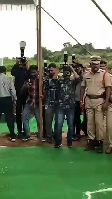 రుద్రంగిలో పోలీసుల గౌరవ వందనం స్వీకరించిన మంత్రి వివేక్ వెంకటస్వామి