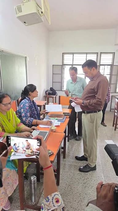 #हल्द्वानी में #SIR के नोटिस देने वालों को भी मिले नोटिस.. सिटी मजिस्ट्रेट भी आये #NOTIC का जवाब देने....