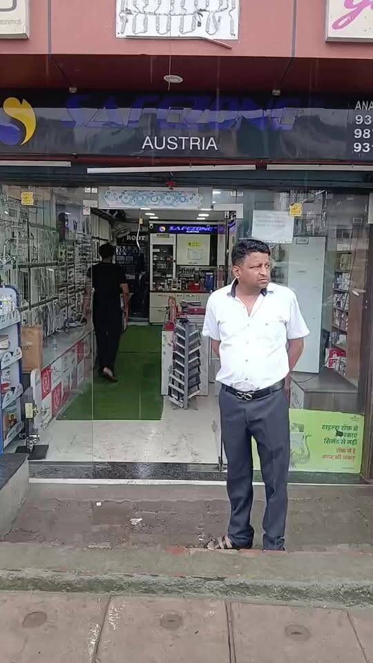 कैमरे तोड़े, आग लगाई, फिर 10 से 15 लाख का माल समेटकर फरार हुए चोर...
आनंद हार्डवेयर में सीढ़ी लगाकर घुसे चोर
#thefts
#thief
#police
#Hardware
#hardwarestore
#fire
#faridabad
#voiceoffaridabad
#Voiceoffreedom