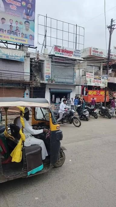 छत्रपती शिवाजी महाराज चौकातील अतिक्रमण काढल्याचे दृश्य...