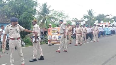 ফ্রেজারগঞ্জ কোস্টাল থানার উদ্যোগে কয়লাঘাটা বাসস্ট্যান্ডে পালিত হচ্ছে নিরাপত্তা সপ্তাহ