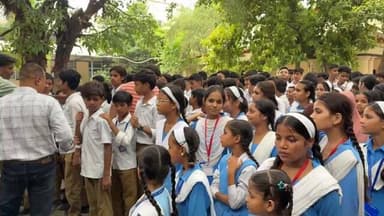 125 कैंट विधानसभा से डॉ. अनीस बेग ने मौलाना आज़ाद इंटर कॉलेज में वाटर कूलर भेंट कर विद्यार्थियों को दी बड़ी सौगात
#DrAnisBeg #MaulanaAzadInterCollege #Bareilly #CanttVidhansabha #WaterCooler #StudentsFirst #Education #SocialService #BareillyDarpan #UttarPradesh #CommunityService #NewsUpdate #PublicWelfare #ViralNews #BreakingNews