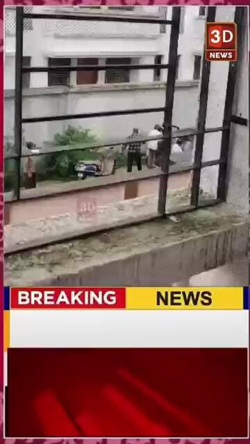 #3D_NEWS |अंबरनाथ न्यायालयाबाहेर धक्कादायक प्रकारव्यक्तीला जबरदस्तीने चारचाकीत कोंबण्याचा प्रयत्न?