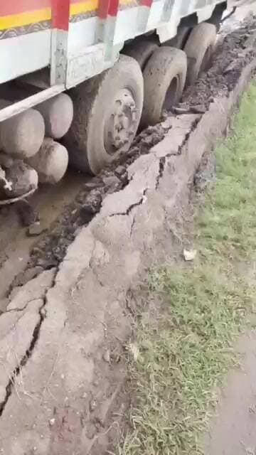 सांगाखेड़ा कला से मांगरोल रोड की स्थिति गंभीर है,गाड़ी वालो से 4 हजार निकालने वसूली जारी #highlights