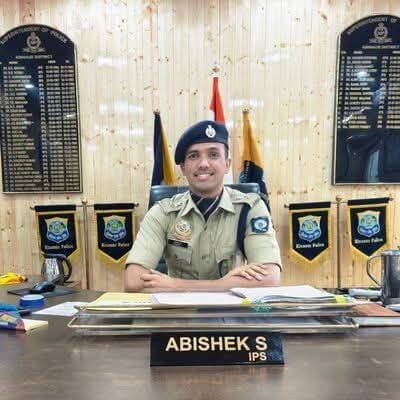 अभिषेक सेकर, IPS ने जिला कुल्लू के पुलिस अधीक्षक (SP) के रूप में कार्यभार संभाला।
<nis:link nis:type=tag nis:id=abhisheksekarips nis:value=AbhishekSekarIPS nis:enabled=true nis:link/> <nis:link nis:type=tag nis:id=spkullu nis:value=SPKullu nis:enabled=true nis:link/> <nis:link nis:type=tag nis:id=kullupolice nis:value=KulluPolice nis:enabled=true nis:link/> <nis:link nis:type=tag nis:id=himachalpradesh nis:value=HimachalPradesh nis:enabled=true nis:link/> <nis:link nis:type=tag nis:id=police nis:value=Police nis:enabled=true nis:link/> <nis:link nis:type=tag nis:id=lawandorder nis:value=LawAndOrder nis:enabled=true nis:link/> <nis:link nis:type=tag nis:id=kalamjeet nis:value=KalamJeet nis:enabled=true nis:link/> <nis:link nis:type=tag nis:id=newsupdate nis:value=NewsUpdate nis:enabled=true nis:link/> <nis:link nis:type=tag nis:id=breakingnews nis:value=BreakingNews nis:enabled=true nis:link/> <nis:link nis:type=tag nis:id=kullu nis:value=Kullu nis:enabled=true nis:link/>