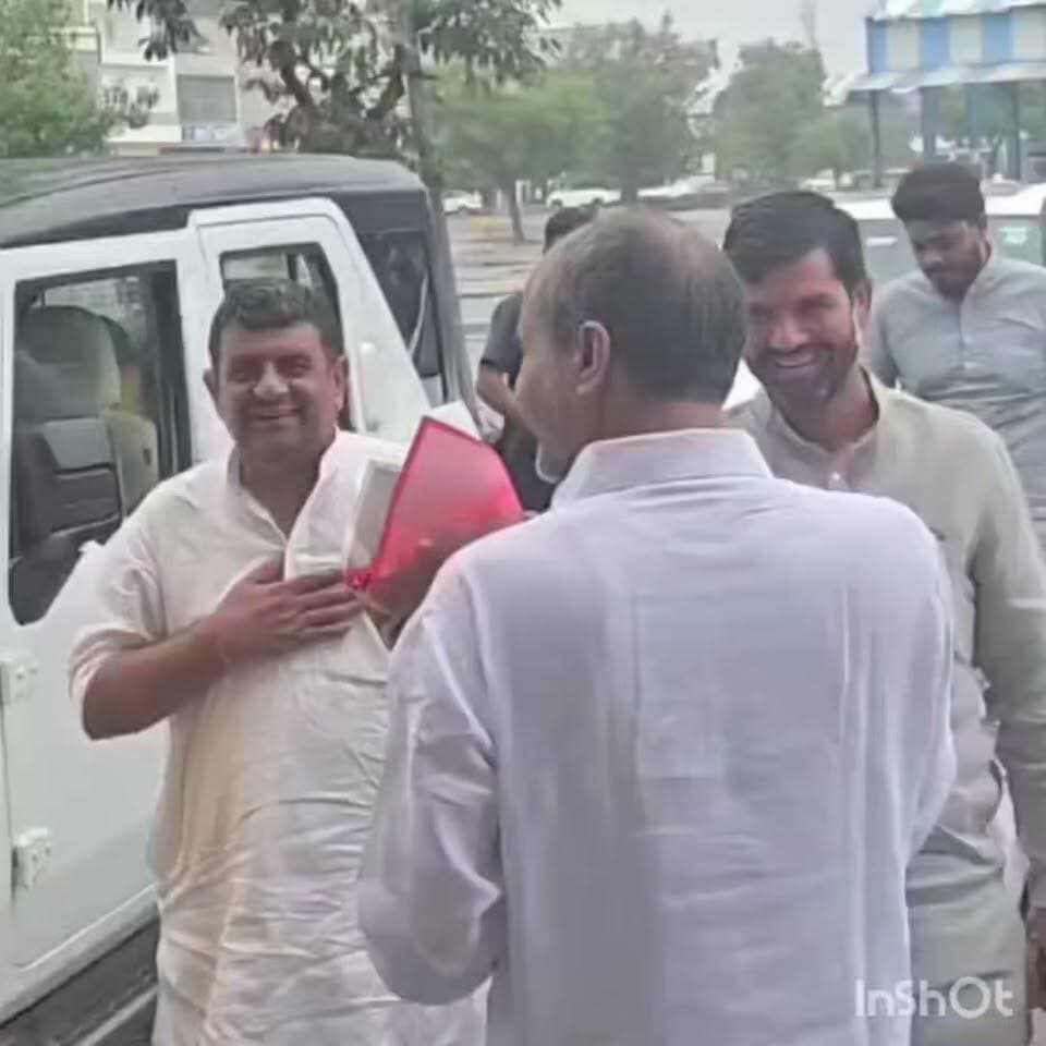 किसान मोर्चा भाजपा के प्रदेश अध्यक्ष महेश चौहान का समालखा में पहुंचने पर जिला अध्यक्ष किसान मोर्चा सुभाष कुहाड़ और जोगिंदर त्यागी ने किया जोरदार स्वागत