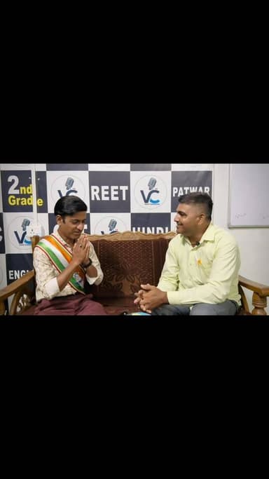 देश की सेवा करने के लिए हमेशा सिर्फ वर्दी की ज़रूरत नहीं होती, बस एक साफ़ नीयत और सच्चे जज़्बे की ज़रूरत
होती है! 🇮🇳
Watch Full Video On YouTube.
#cleanindiamission #socialwork #socialmessage #fortheyouth #vishnubhartesh