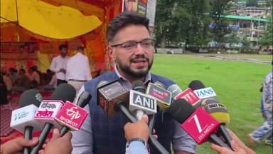 अनशन कर रहे युवाओं से मिलने पहुंचे एसडीएमकहा स्वास्थ्य जांच के माध्यम से रखा जा रहा ख्याल