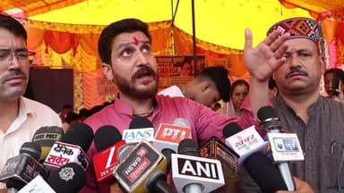 आमरण अनशन पर बैठे युवाओं की हालत चिंताजनक लेकिन प्रदेश की सरकार को नहीं चिंता