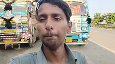 बेगूसराय के NH 31 पे ट्रक पार्क किया जा रहा है कहां सो रही है प्रशासन कभी भी हो सकता है हादसा