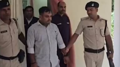 बेगूसराय: सदर अंचल कार्यालय में निगरानी का छापा, 4 हजार घूस लेते क्लर्क रंगे हाथ गिरफ्तार