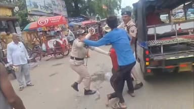 बिहार के नवादा में शराब पी के महिला पुलिस पर ही कर दिया हमला खुल गई शराबबंदी की पोल