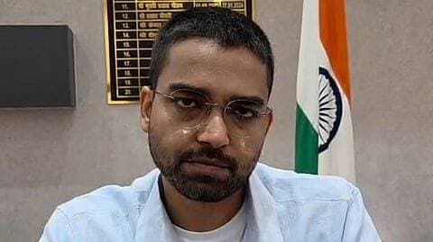 मंत्री दीपक प्रकाश की मुश्किलें कम होती दिखाई नही दे रही है| सुप्रीम कोर्ट ने MLC के तौर पर मंत्री की नियुक्ति और नामांकन का मांगा रिकॉर्ड। अगली सुनवाई अब 20 अगस्त को?
<nis:link nis:type=tag nis:id=dbnlive nis:value=dbnlive nis:enabled=true nis:link/> <nis:link nis:type=tag nis:id=suprimcourt nis:value=suprimcourt nis:enabled=true nis:link/> <nis:link nis:type=tag nis:id=patna nis:value=patna nis:enabled=true nis:link/> <nis:link nis:type=tag nis:id=delhi nis:value=delhi nis:enabled=true nis:link/>