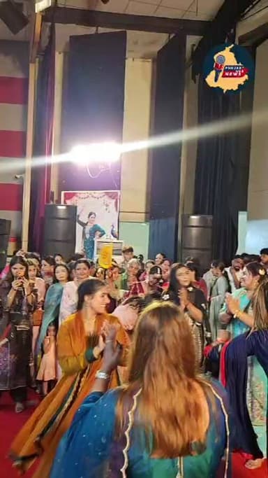 MLA Sherry kalsi ji di wife wlo Rajbir Kaur
Batala sher vich mnaya gya teeyan da mela