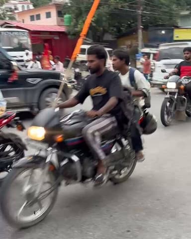 श्रीनगर में नियमों को ताक पर रखने वाले कावड़ियों की धरपकड़