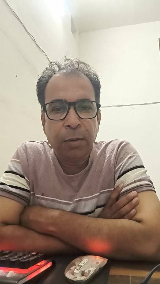 🚨 शामगढ़ में फर्जी PhonePe ट्रांजेक्शन का मामला...?
शामगढ़ थाना क्षेत्र के ग्राम सगोरिया में एक दुकानदार से ₹3,500 नगद लेने के मामले में फर्जी PhonePe पेमेंट का आरोप सामने आया है। आरोप है कि एक अनजान व्यक्ति ने पेमेंट का स्क्रीनशॉट/ट्रांजेक्शन दिखाकर दुकानदार से नगद राशि ले ली। घटना का CCTV फुटेज भी उपलब्ध बताया जा रहा है।
❓ पेमेंट अटका या हुआ फ्रॉड?
फिलहाल यह जांच का विषय है। मामले की शिकायत शामगढ़ थाने में की जाएगी, जिसके बाद पुलिस जांच में स्थिति स्पष्ट होगी।
📹 CCTV फुटेज सामने आया है...
#शामगढ़ #सगोरिया #PhonePeFraud #फर्जीपेमेंट #साइबरफ्रॉड #मंदसौर #यशस्वीदुनिया #LiveUpdate