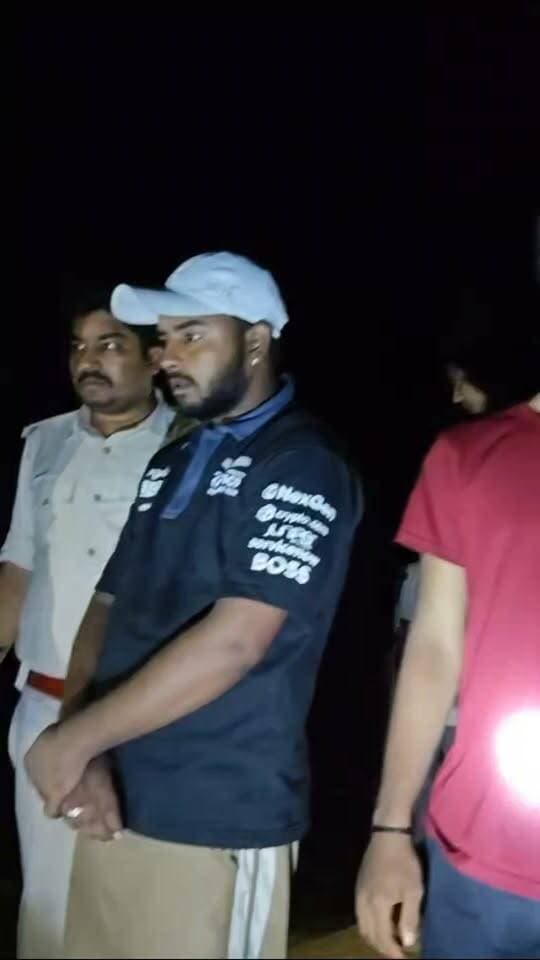 बेलागंज थाने के पुलिस ने डीहा मोड़ के पास लू*ट की यो/ज/ना. बना रहे पनारी पंचायत के पूर्व सरपंच के पुत्र को एवं अन्य युवक को दे*सी क/ट्टा के साथ गि/रफ्/तार किया.