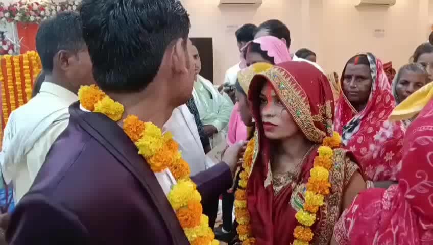चंदौली: मुख्यमंत्री सामूहिक विवाह में 36 जोड़े परिणय सूत्र में बंधे, कार्यक्रम चंदौली के एक निजी लॉन में आयोजित हुआ