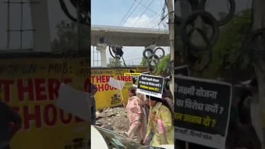 Arvind Kejriwal party ke MLA ke Khilaf BJP ka Virodh Pardharshan #bjp #aap #arvindkejriwal #dly #new