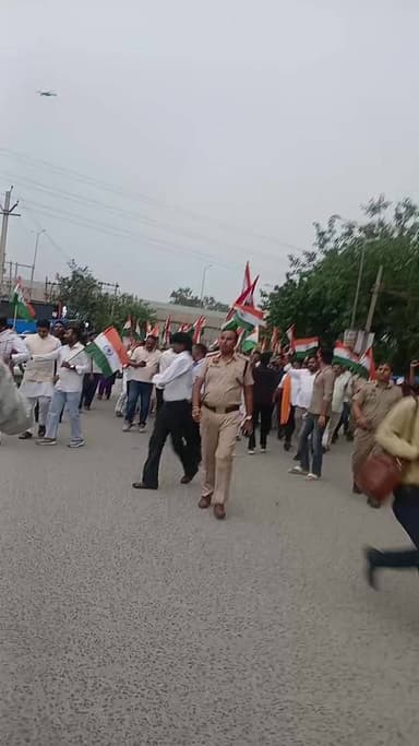हाथों में तिरंगा, जुबां पर ‘भारत माता की जय’…
सेक्टर-37 में उमड़ा देशभक्ति का सैलाब
#TirangaYatra
#HarGharTiranga
#BharatMataKiJai
#VandeMataram
#IndependenceDay
#AzadiKaJashn
#Tiranga
#DeshBhakti
#Sector37
#RajeshNagar
#JaiHind