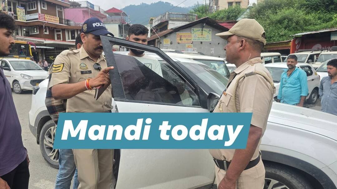 यातायात नियमों का उल्लंघन करने पर पंडोह पुलिस ने किया 5 हजार रुपये का चालान, गाड़ी के शीशों से हटाई काली फिल्म
<nis:link nis:type=tag nis:id=mandipolice nis:value=MandiPolice nis:enabled=true nis:link/>