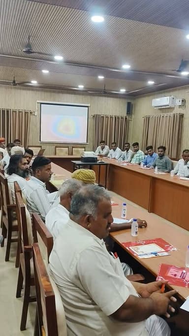 शेरगढ़ विधायक बाबूसिंह राठौड़ ने आज नगर पालिका की बैठक में बोले बालेसर नगर पालिका क्षेत्र के समस्त नदी और नालों में किया हुआ अतिक्रमण जल्द हटाया जाएगा और वहां पर पौधे लगाए जाएंगे...
Babusingh Rathore