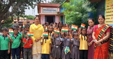 'हर घर तिरंगा' अभियान के तहत जिले भर में भव्य तिरंगा यात्रा निकाली गई। साथ ही नागरिकों से अपने घर पर तिरंगा फहराने और पोर्टल पर तस्वीरें साझा करने की अपील की गई है।
#kcgdistrict #kcgdistt #tirangayatra