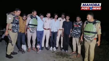 #महोबा - ऑफिसर्स कॉलोनी के पास सूने मकान में हुई चोरी का पुलिस ने किया खुलाशा , पुलिस मुठभेड़ में 2 अभियुक्त घायल सहित 4 अभियुक्त मौके से गिरफ्तार , कब्जे अवैध असलहों सहित चोरी का माल , 18500 रुपये नगद व मोबाइल किया बरामद , सदर कोतवाली क्षेत्र का मामला ।
#mahobapost #mahoba #upnews #highlight