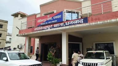 गोबिंदपुर थाना में सीटी एसपी ऋतिक श्रीवास्तव ने किया औचक निरीक्षण कई लंबित मामलों को जल्द निपटारा करने का दिया निर्देश
रिपोर्ट:- मो० फारुख अंसारी
