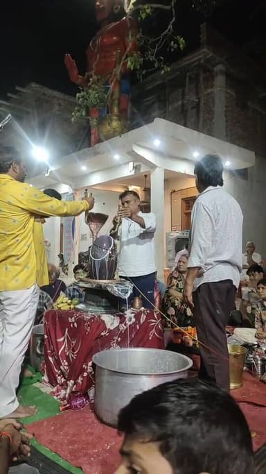 हर हर महादेव...... श्री #बालाजी का बलदेव धाम ख़ौसारा गुधनी...... बिल्सी
#everyone #up #badaun #bilsi