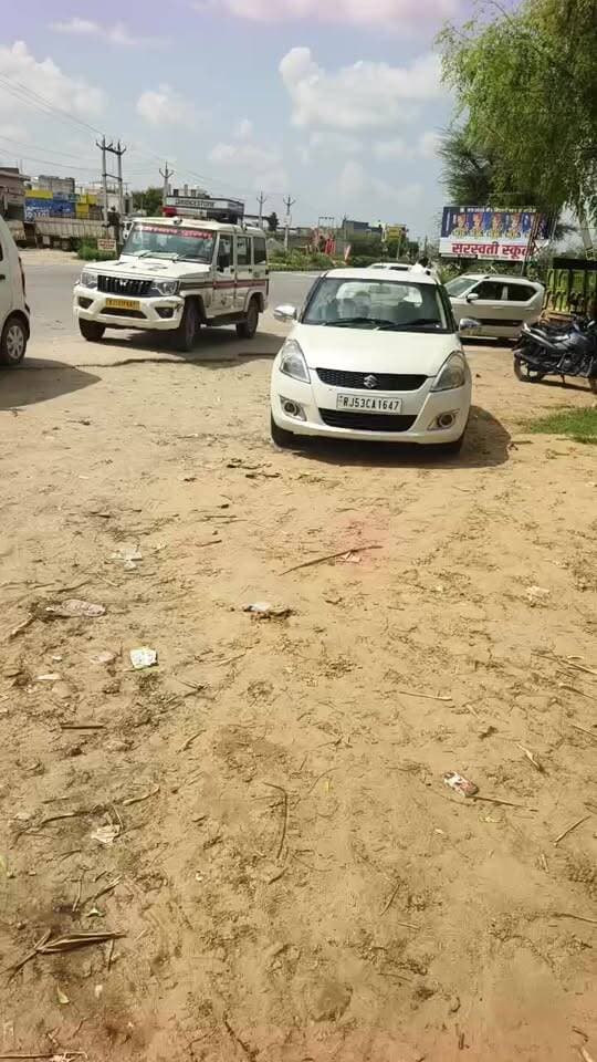 #नवलगढ़ : रॉन्ग साइड से आ रही स्विफ्ट कार ने वैगन आर को मारी टक्कर, पुलिस पहुंची मौके पर