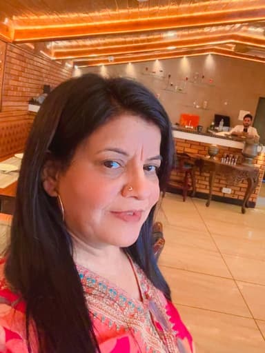 In Lazeez restaurant in Srinagar …….. #lazeez #srinagar #kashmirdiaries #vacation #ritugoyal