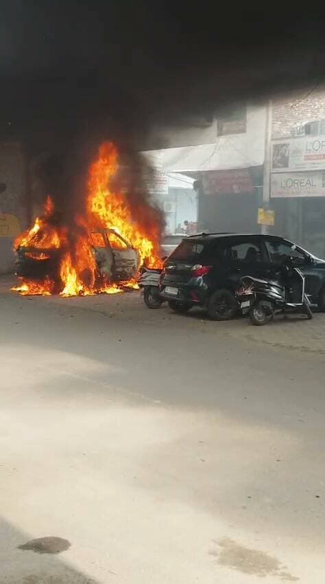 शिला बाईपास पर कार में लगी भयानक आग,वीडियो आया सामने