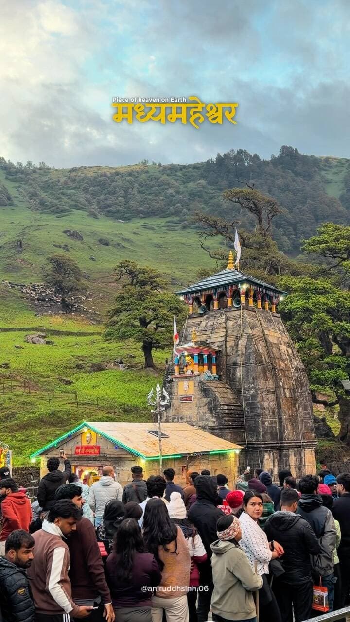 I call it heaven-
Madhyamaheshwar 🔱
.
.
Follow for more content- @aniruddhsinh.06
.
.
#madhyamaheshwar #heaven #uttrakhand #pahad