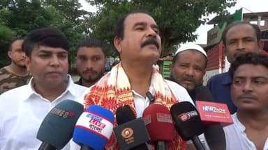 লঙ্কাৰ উদালীত হৰ ঘৰ তিৰংগা উপলক্ষে মাদ্ৰাছাৰ ছাত্ৰ-ছাত্ৰীৰ তিৰংগা যাত্ৰা উপস্থিত বিধায়ক শিবু মিশ্র