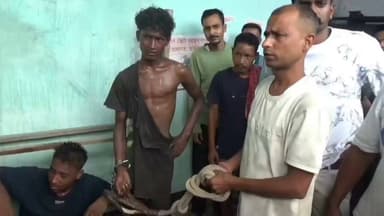 লঙ্কা সুপার মার্কেটে পুৱতি নিশা চুৰি কৰিবলৈ আহি ৰাইজৰ হাতত হাতে-লোটে ধৰা পৰিল দুটা গভাইট চোৰ।
নাম জাফাৰ আলী ৰকিবুল ইসলাম
