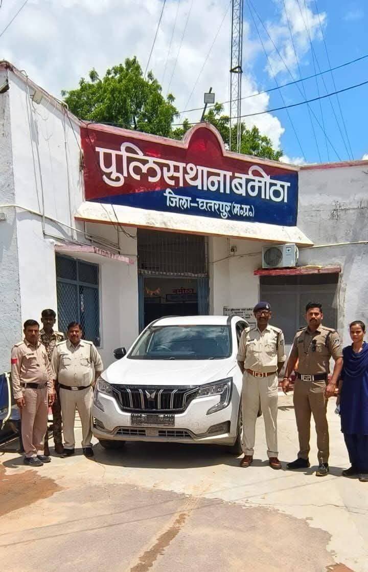 थाना बमीठा पुलिस ने अवैध मादक पदार्थ 10 किग्रा गांजा प्रकरण में ₹5000 के इनामी फरार आरोपी आनंद पटवा को xuv700 कार सहित किया गिरफ्तार
अभियुक्त आनंद पटवा एनडीपीएस के अपराध में पूर्व से लिप्त
थाना बमीठा पुलिस द्वारा माह फरवरी में ग्राम मझगुंवा में अवैध मादक पदार्थ 10 किलोग्राम गांजा, प्रयुक्त ई स्कूटी कुल संपत्ति कीमत करीब ₹2,00,000 बरामद कर तस्कर *देवकरण पटेल उर्फ कुशमरिया निवासी ग्राम टपरिया थाना बमीठा जिला छतरपुर* को गिरफ्तार किया गया था। उक्त प्रकरण में ₹5000 का इनामी आरोपी आनंद पटवा फरार था।
पुलिस अधीक्षक छतरपुर श्री रजत सकलेचा द्वारा फरार इनामी आरोपी की गिरफ्तारी हेतु पुलिस टीम को निर्देश दिए गए।
पुलिस टीम द्वारा उक्त एनडीपीएस प्रकरण में फरार *₹5000 के इनामी आरोपी आनंद पटवा पिता अवधेश पटवा निवासी अलीपुरा, थाना अलीपुरा, जिला छतरपुर* को गिरफ्तार किया गया। अभियुक्त के पास से प्रयुक्त xuv700 वाहन कीमत करीब 12 लाख रुपए बरामद किया गया। अभियुक्त आनंद पटवा एनडीपीएस के अपराध में पूर्व से लिप्त है। अभियुक्त को न्यायालय पेश किया गया।
उक्त कार्रवाई में अतिरिक्त पुलिस अधीक्षक श्री आदित्य पटले एवं एसडीओपी खजुराहो श्री मनमोहन सिंह बघेल के मार्गदर्शन में थाना प्रभारी बमीठा निरीक्षक बाल्मीक चौबे, चौकी प्रभारी चंदनगर उप निरीक्षक सुमित सुमन एवं पुलिस टीम की भूमिका रही।
Home Department of Madhya Pradesh Madhya Pradesh Police Jansampark Madhya Pradesh DIG Chhatarpur Range PRO Jansampark Chattarpur <nis:link nis:type=tag nis:id=mppolice nis:value=mppolice nis:enabled=true nis:link/> <nis:link nis:type=tag nis:id=chhatarpur nis:value=chhatarpur nis:enabled=true nis:link/>