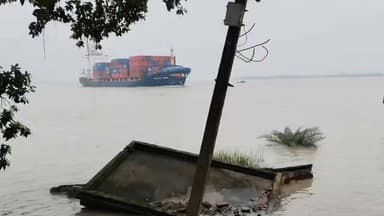 ডায়মন্ড হারবারের নূরপুরে আবারও জাহাজ দুর্ঘটনা
🚢হঠাৎই নিয়ন্ত্রণ হারিয়ে নদীবাঁধে ধাক্কা সিঙ্গাপুরের পণ্যবাহী জাহাজ! #BreakingNews #NewsUpdate #ShipAccident
#diamondharbour #Sundarban #Gangasagar #Namkhana #kakdwip #Patharpratima #mousuni #Bakkhali #kulpi #canning #Gosaba #education #footballseason #kolkata #football #shorts #live #share #foryou #viralreels #fbreels #footballskills #game #SagarIsland #india #WestBengal