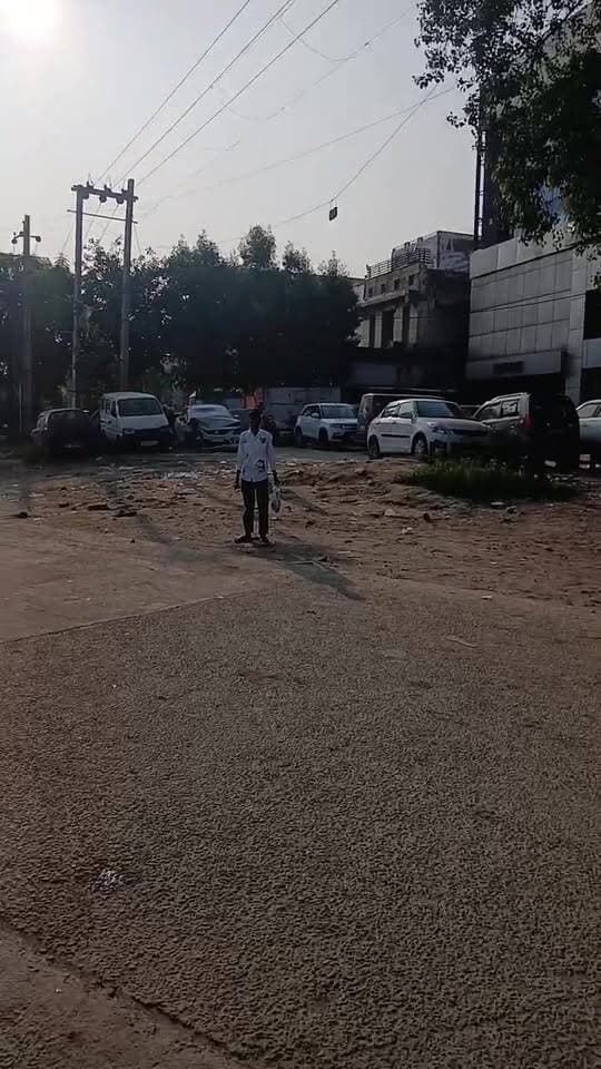 #दुःखद
बस ने मारी टक्कर, बुझ गया चिराग...
बाबा दीप सिंघ (प्याली) चौक
NIT 86
#Accident
#pedestrian
#footpath
#Trafficpolicefaridabad
#Bus
#nit86