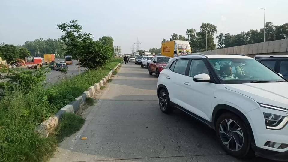 #अंबाला में हाईवे बंद #होने के कारण शाहाबाद से किया रूट #डायवर्ट साहा वाया पंचकूला #चंडीगढ़