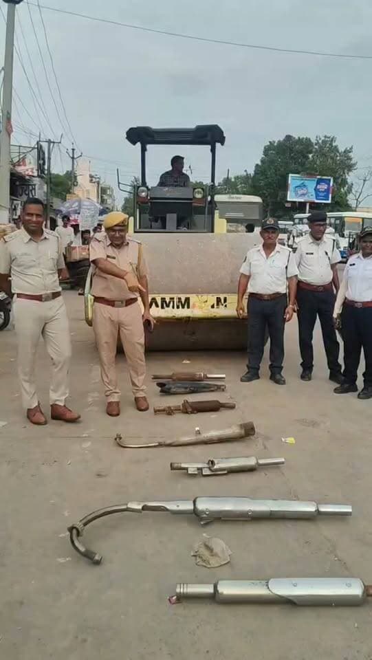 #दौसा nis:value=#दौसा nis:enabled=true nis:link/> दौसा की सड़कों पर फटाखाबुलेट का आतंक, पुलिस ने 25 साइलेंसर कुचलकर दिया करारा जवाब हाइलाइट @@Dausa Police 💥👮♂️🚨👍😎 #दौसा #फटाखाबुलेट