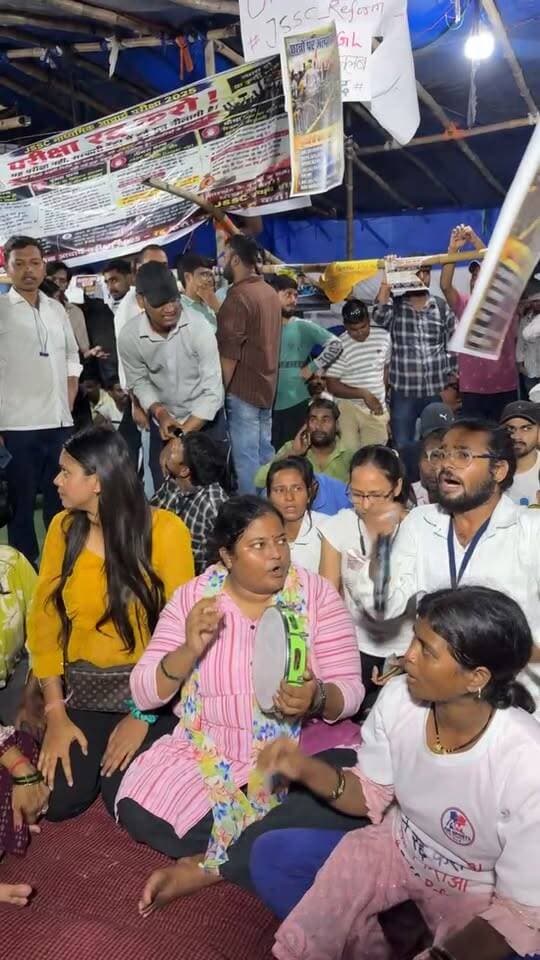 Jharkhand protest 🪧
#StudentProtest #RanchiProtest #Jharkhand #StudentPower #StudentsVoice #StudentRights #Education #EducationSystem #StudentUnity #YouthPower #GenZProtest #GenZ #Ranchi #JharkhandNews #RanchiNews #Protest #Andolan #StudentsMovement #JusticeForStudents #EducationForAll #NoMoreInjustice #VoiceOfStudents #YouthVoice #StudentDemand #JharkhandStudents #RanchiStudents #BreakingNews #LatestNews #NewsUpdate #AnkitAnand #NewsExpress