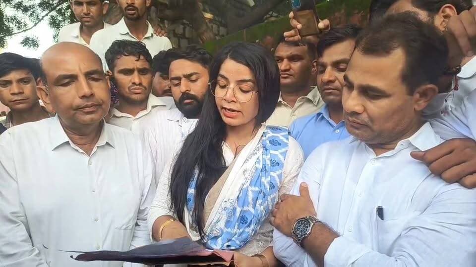 🚨जयपुर: जेल में बंद गणदेव की दर्दनाक मौ,त, प्रशासन और परिजनों में बनी सहमति, धरना समाप्त 🚨 सवाई माधोपुर के पाबड़ेरा का निवासी था मृ,तक , पीछे छूटी पत्नी ओर तीन साल की बच्ची 🥹
#jagattaknews #tonk #gurjar #live #SawaiMadhopur